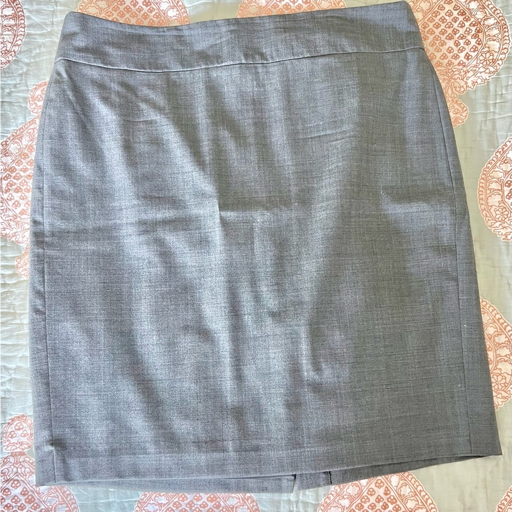 Classic gray Banana Republic pencil skirt 🩶
